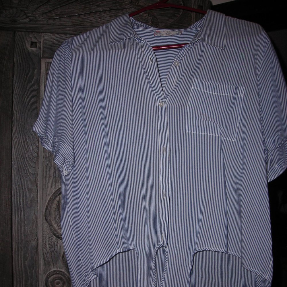 Womens top, 'Pink Rose Vintage", XL, front ties, cuffed short slvs.,pinstripes